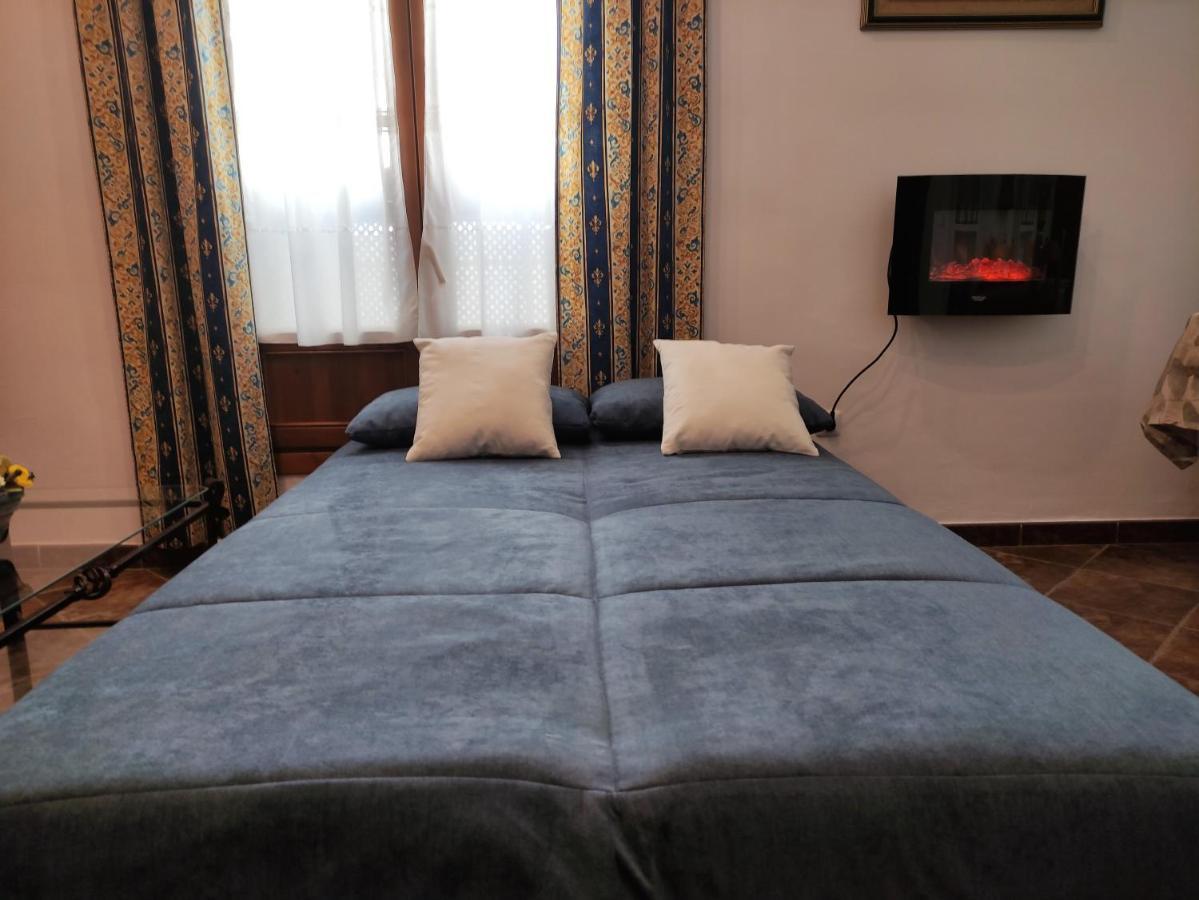 Entretorres. Casa-Duplex En Centro Historico. Apartment การ์โมนา ภายนอก รูปภาพ